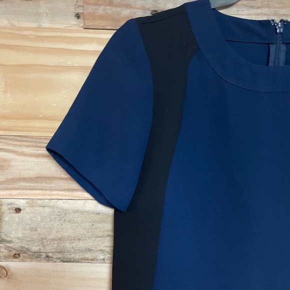 J. Crew size 00 Elegant Blue and Black Lightweight Blouse with Hook and Zipper - Picture 4 of 7